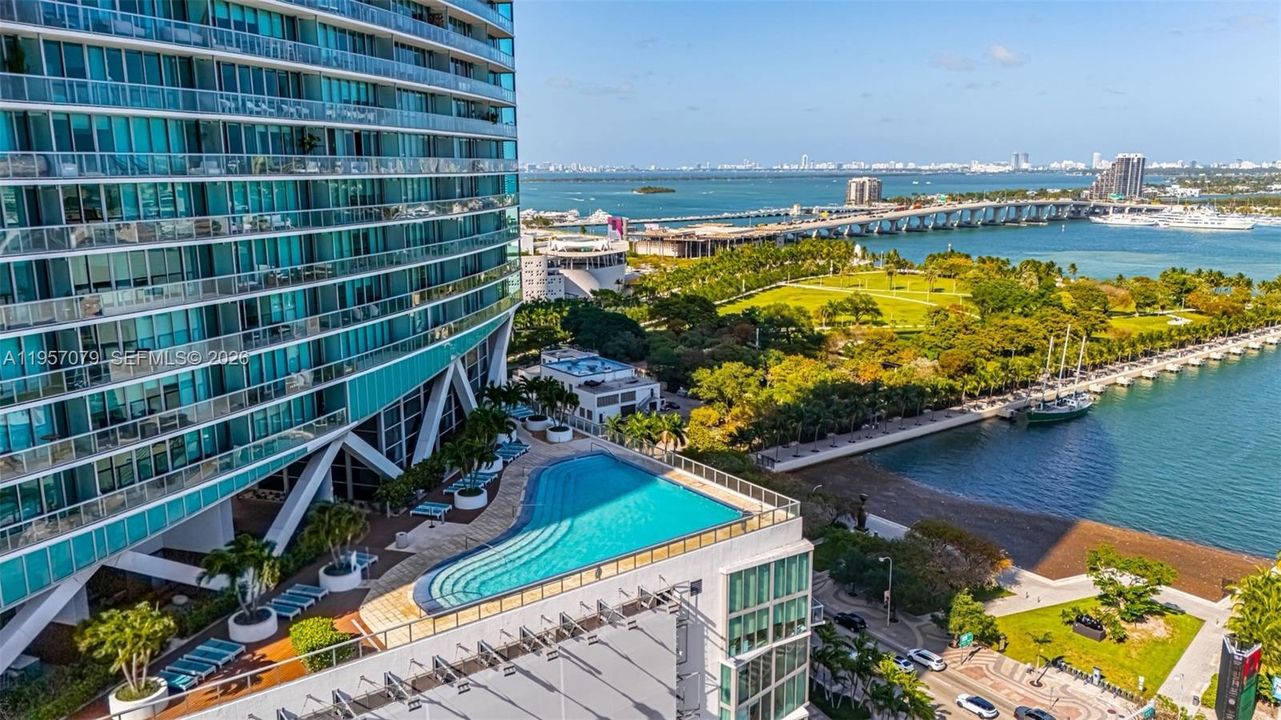 For Sale: $1,470,000 (2 beds, 2 baths, 1333 Square Feet)