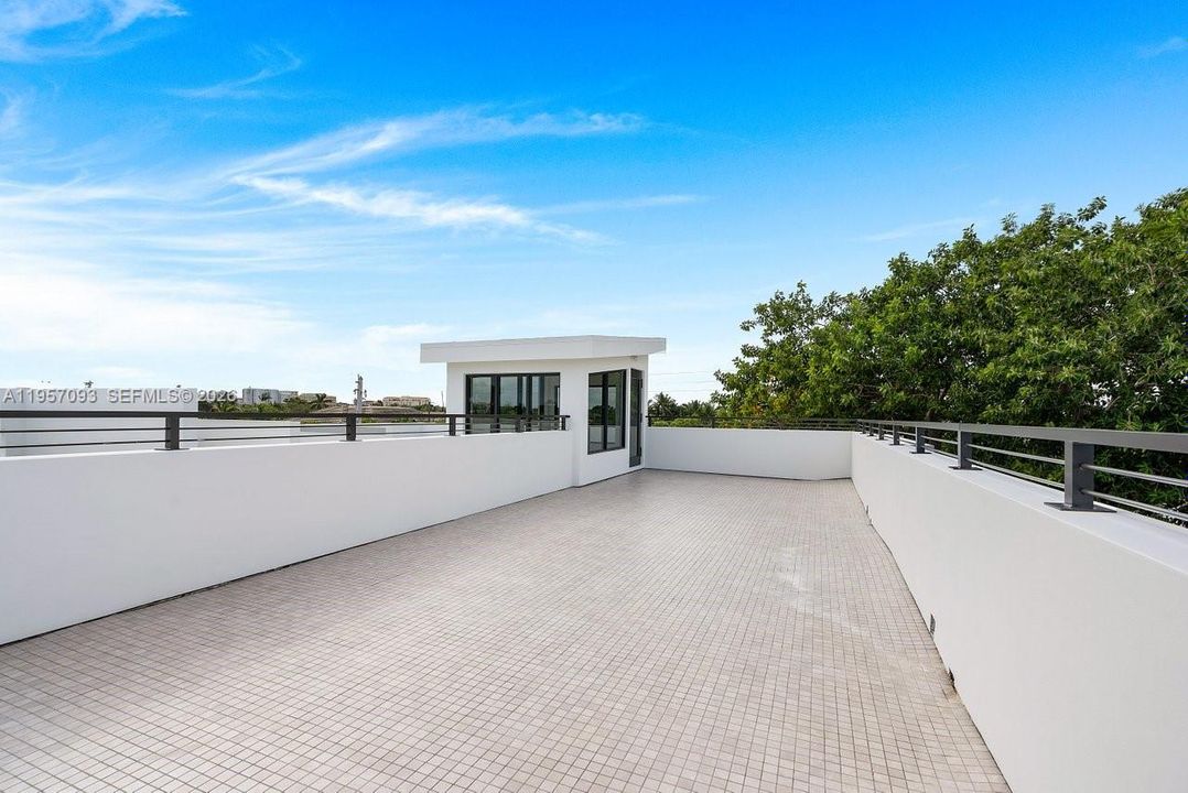 For Sale: $7,750,000 (6 beds, 5 baths, 4910 Square Feet)
