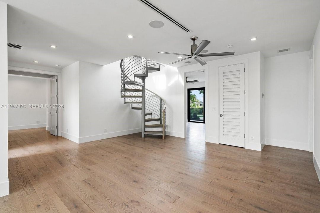 For Sale: $7,750,000 (6 beds, 5 baths, 4910 Square Feet)