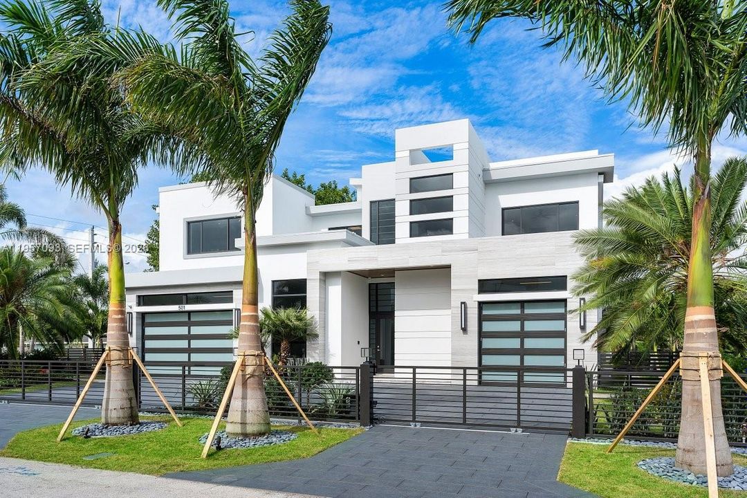 For Sale: $7,750,000 (6 beds, 5 baths, 4910 Square Feet)