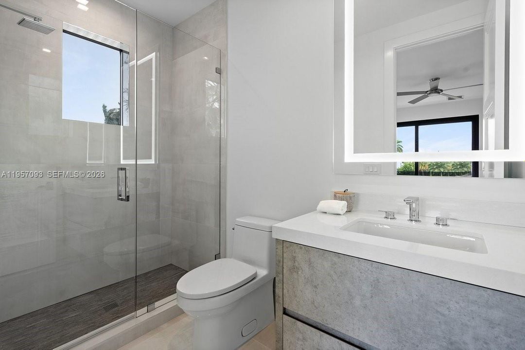 For Sale: $7,750,000 (6 beds, 5 baths, 4910 Square Feet)