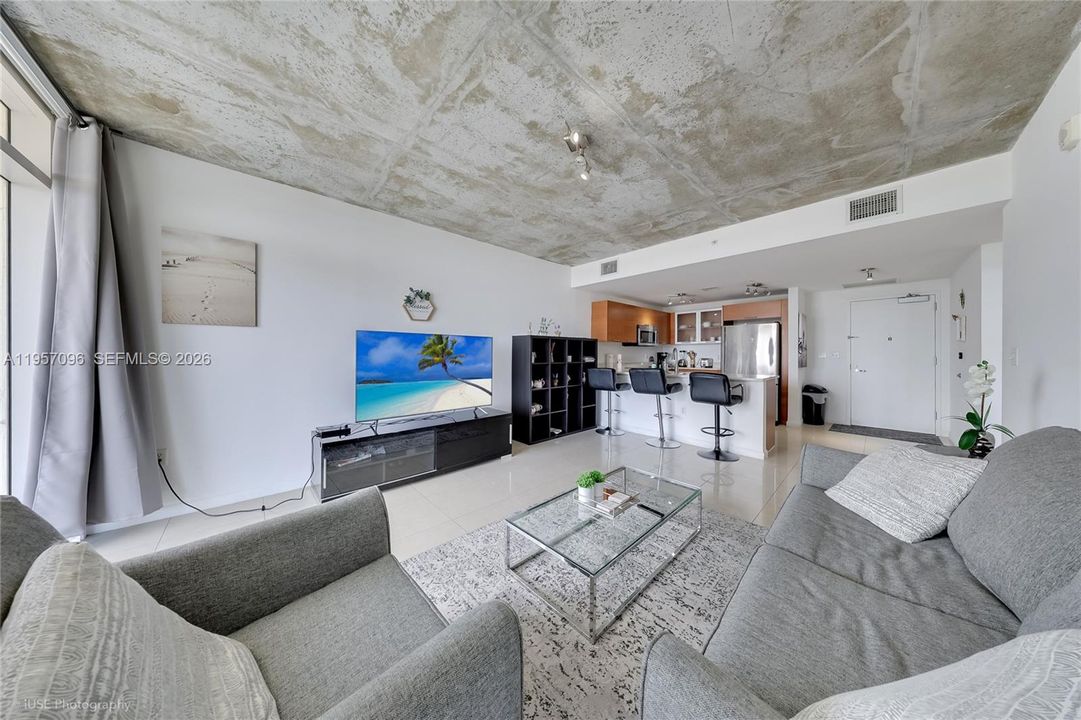For Sale: $439,000 (1 beds, 1 baths, 740 Square Feet)