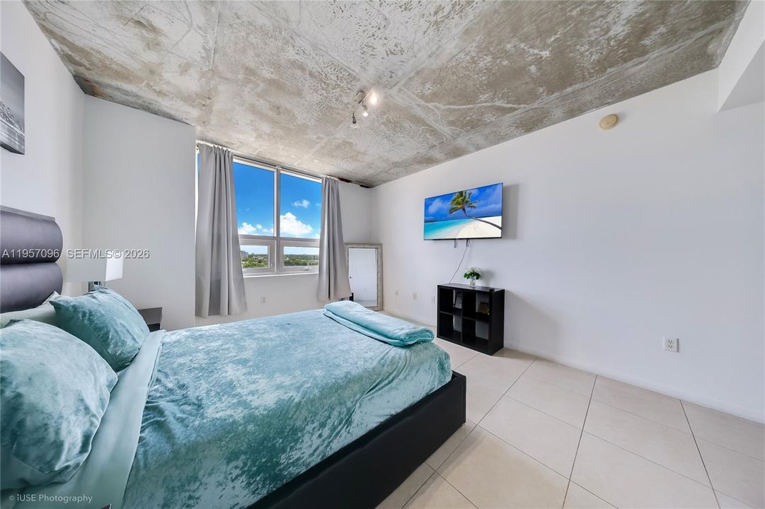 For Sale: $439,000 (1 beds, 1 baths, 740 Square Feet)