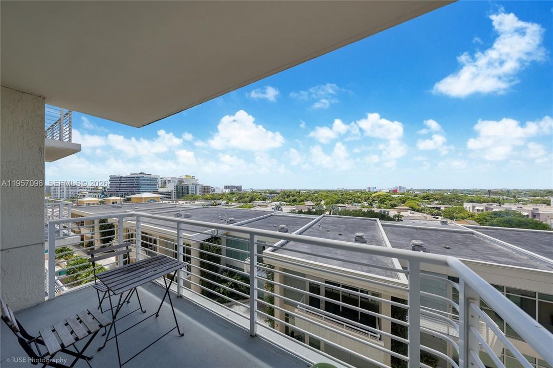 For Sale: $439,000 (1 beds, 1 baths, 740 Square Feet)