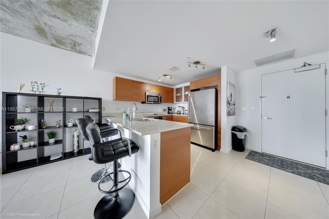 For Sale: $439,000 (1 beds, 1 baths, 740 Square Feet)