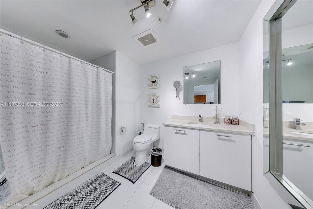 For Sale: $439,000 (1 beds, 1 baths, 740 Square Feet)