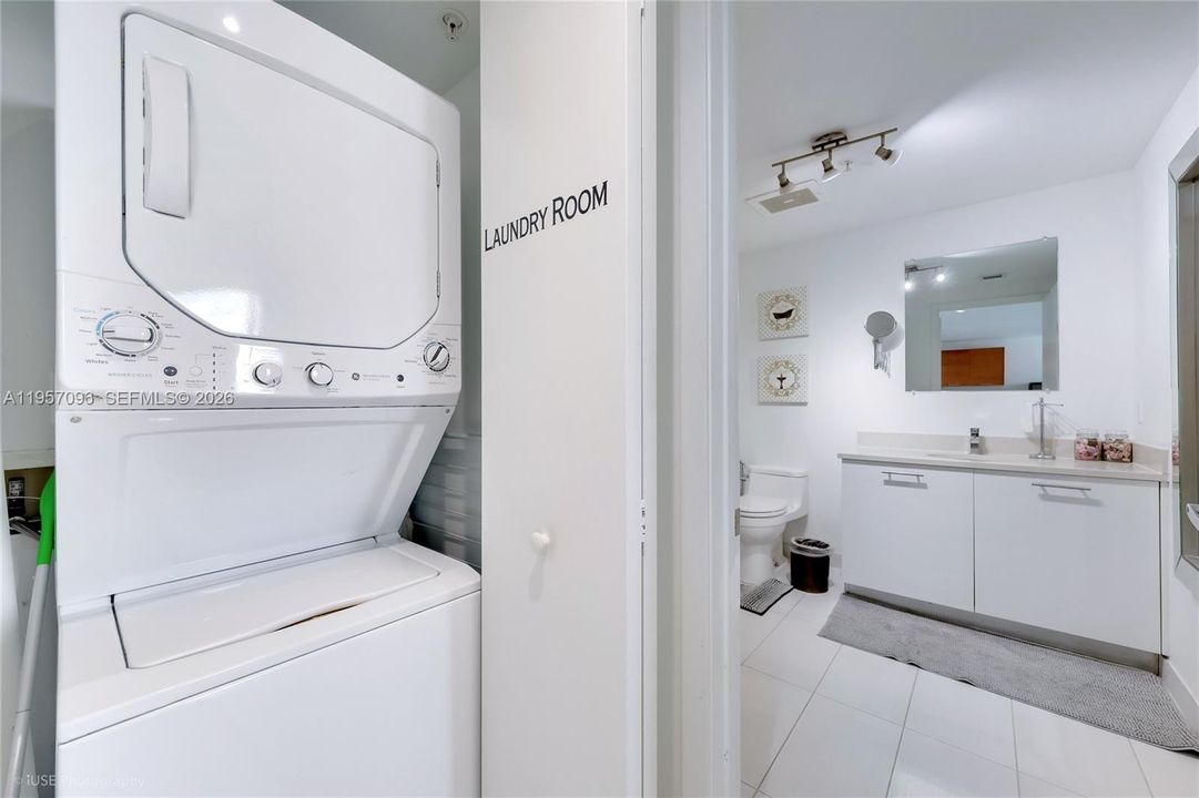 For Sale: $439,000 (1 beds, 1 baths, 740 Square Feet)