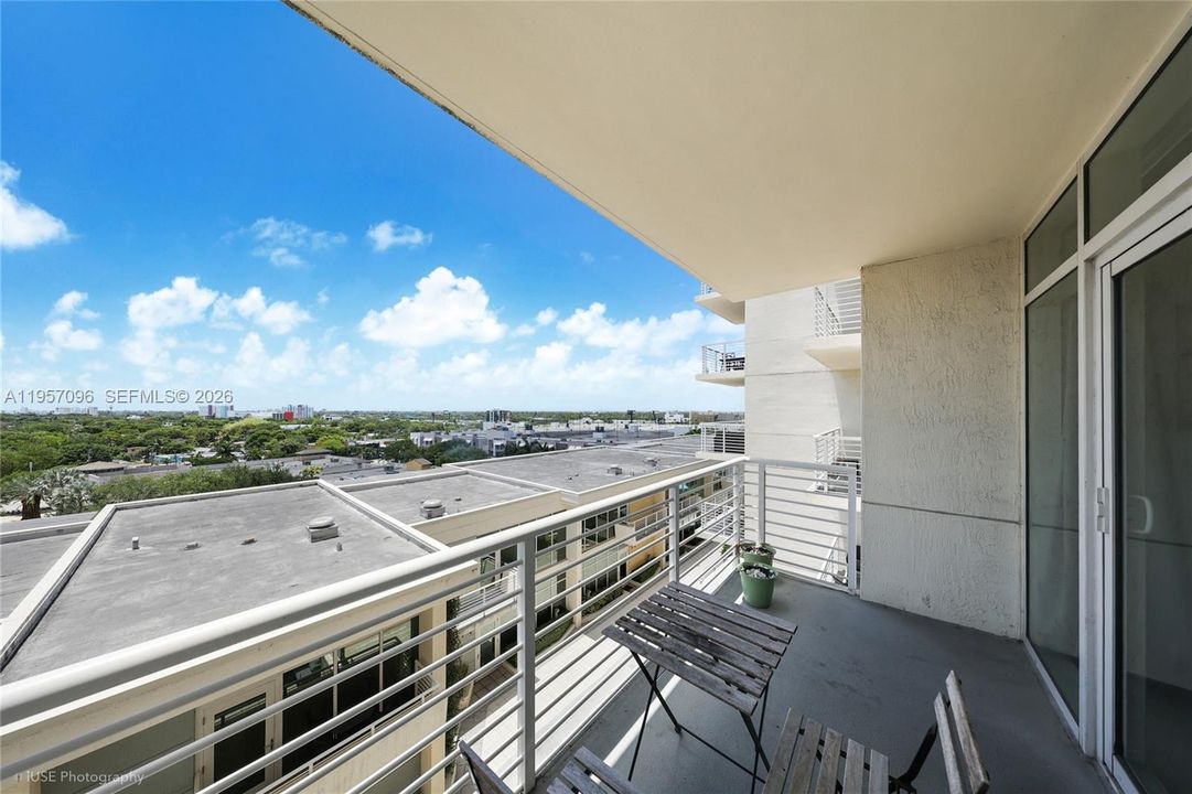 For Sale: $439,000 (1 beds, 1 baths, 740 Square Feet)
