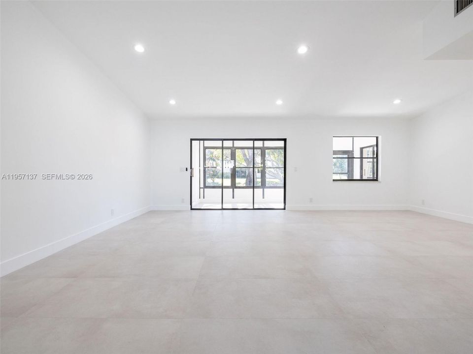 Activo con contrato: $379,000 (2 camas, 2 baños, 1459 Pies cuadrados)