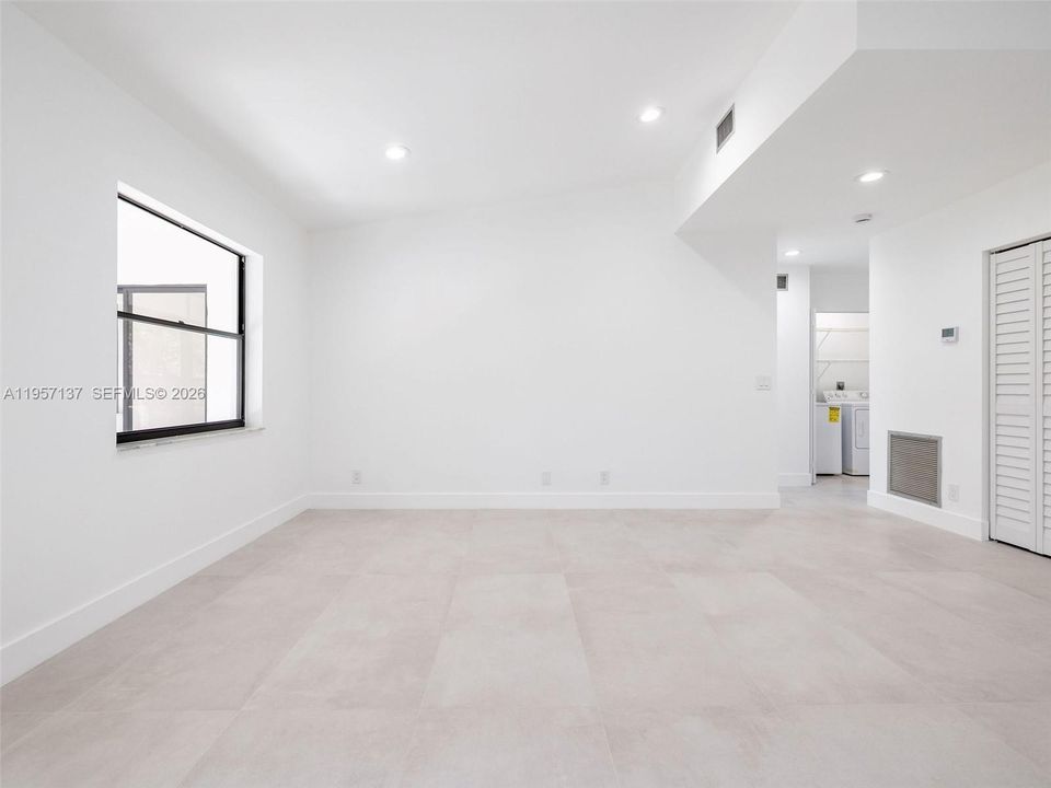 Activo con contrato: $379,000 (2 camas, 2 baños, 1459 Pies cuadrados)