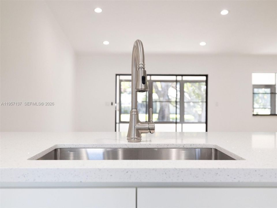 Activo con contrato: $379,000 (2 camas, 2 baños, 1459 Pies cuadrados)