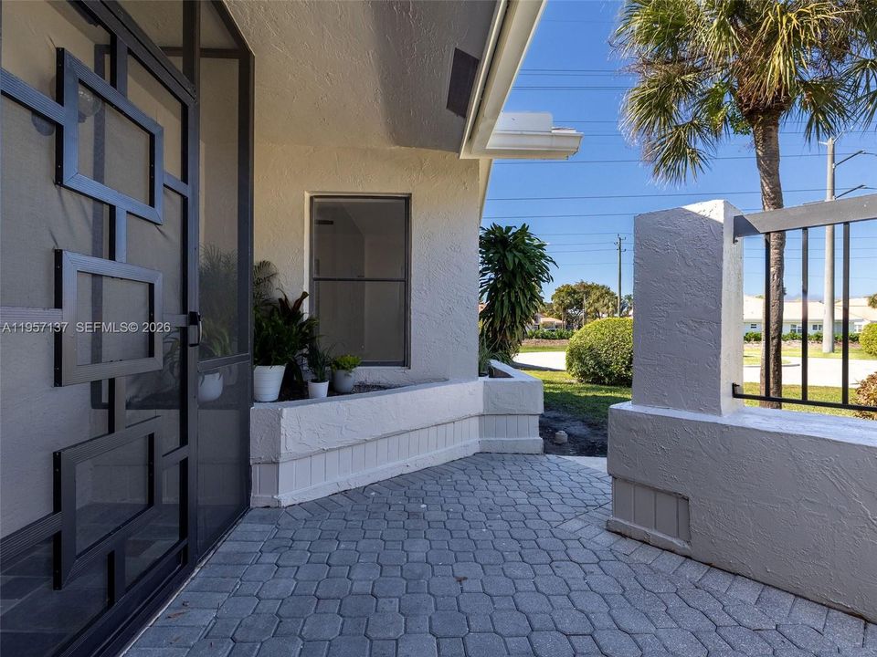 Activo con contrato: $379,000 (2 camas, 2 baños, 1459 Pies cuadrados)