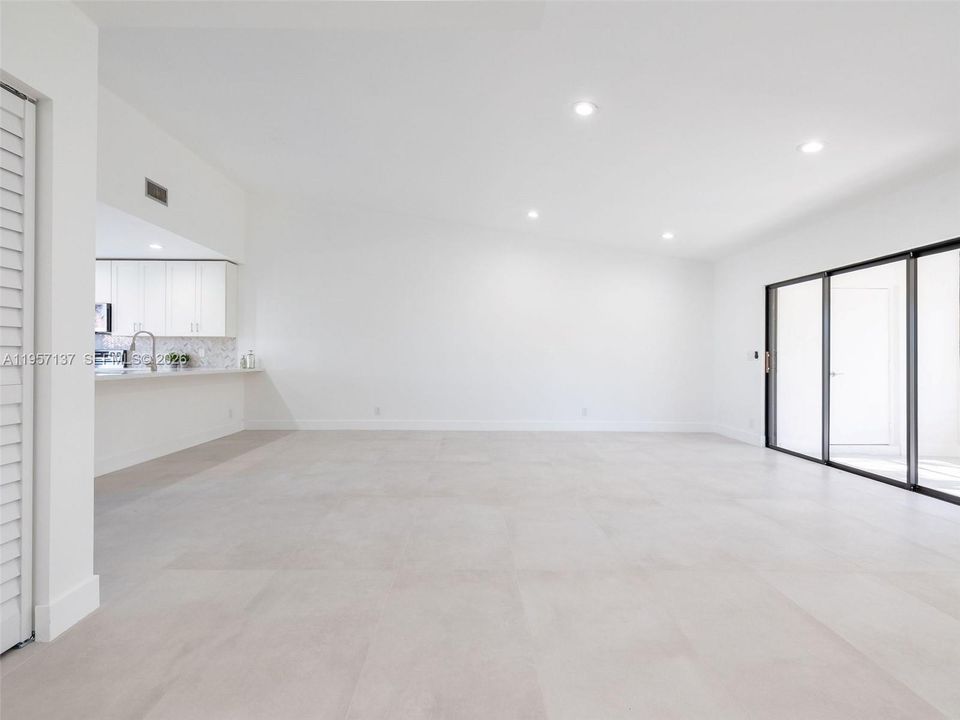 Activo con contrato: $379,000 (2 camas, 2 baños, 1459 Pies cuadrados)