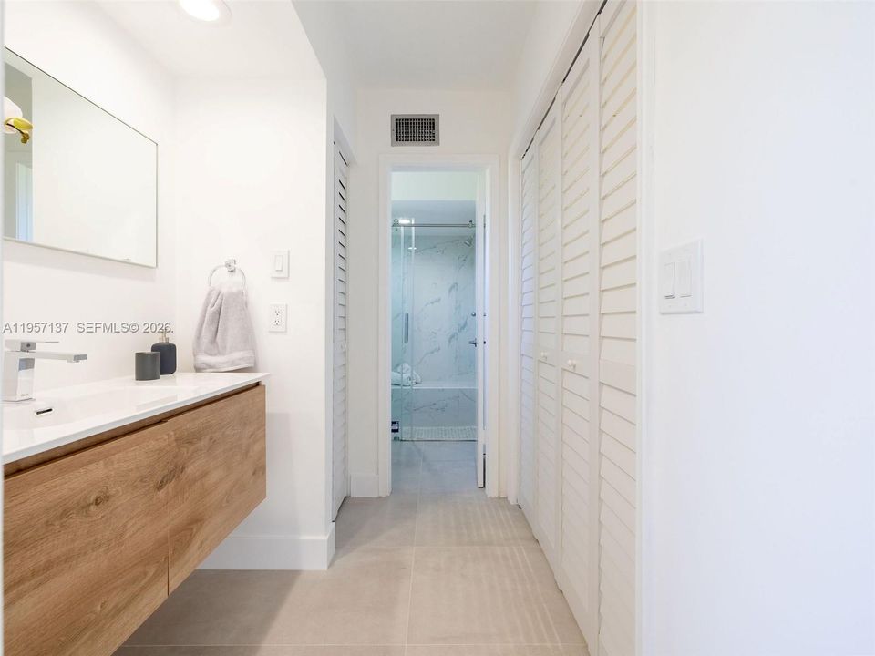 Activo con contrato: $379,000 (2 camas, 2 baños, 1459 Pies cuadrados)