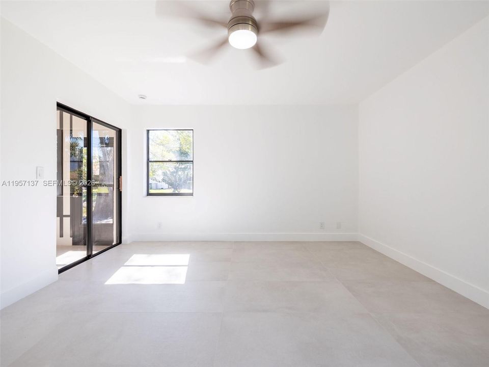 Activo con contrato: $379,000 (2 camas, 2 baños, 1459 Pies cuadrados)