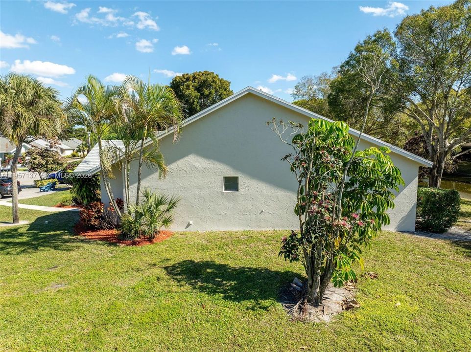 Activo con contrato: $379,000 (2 camas, 2 baños, 1459 Pies cuadrados)