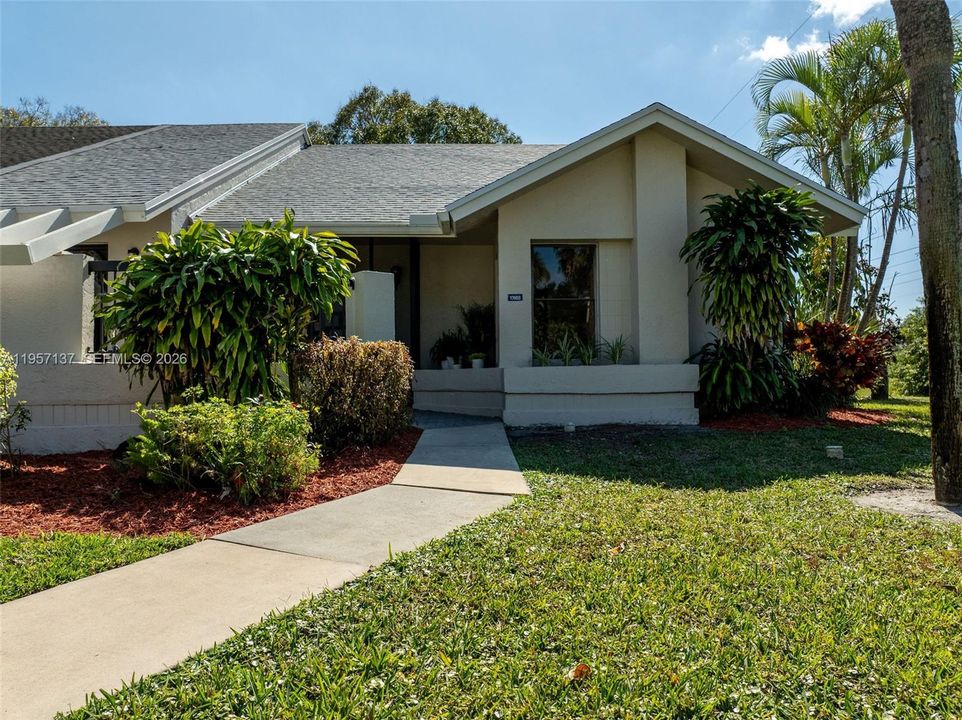 Activo con contrato: $379,000 (2 camas, 2 baños, 1459 Pies cuadrados)