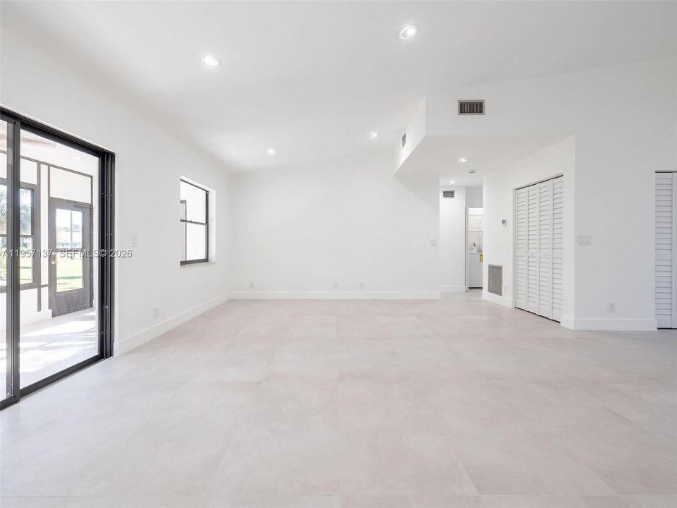 Activo con contrato: $379,000 (2 camas, 2 baños, 1459 Pies cuadrados)