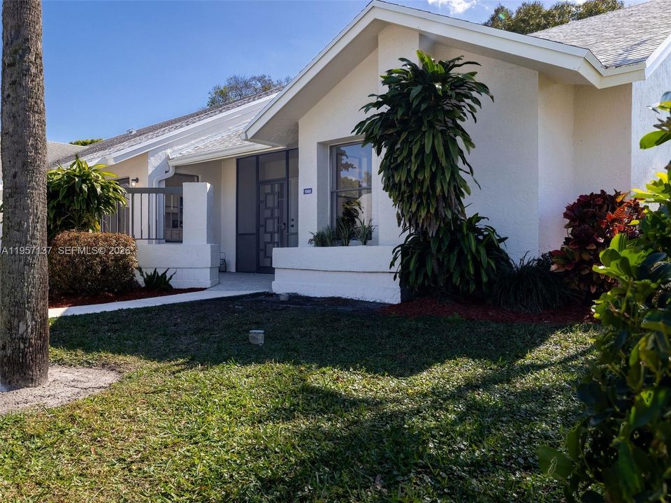 Activo con contrato: $379,000 (2 camas, 2 baños, 1459 Pies cuadrados)