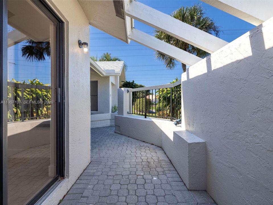 Activo con contrato: $379,000 (2 camas, 2 baños, 1459 Pies cuadrados)