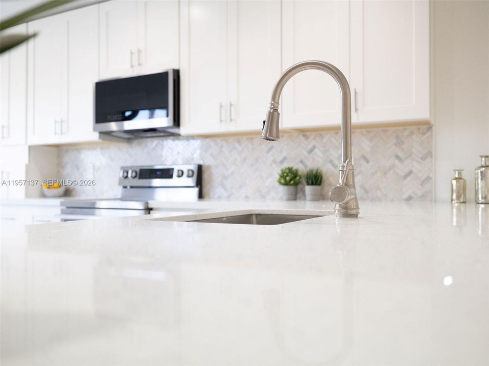 Activo con contrato: $379,000 (2 camas, 2 baños, 1459 Pies cuadrados)