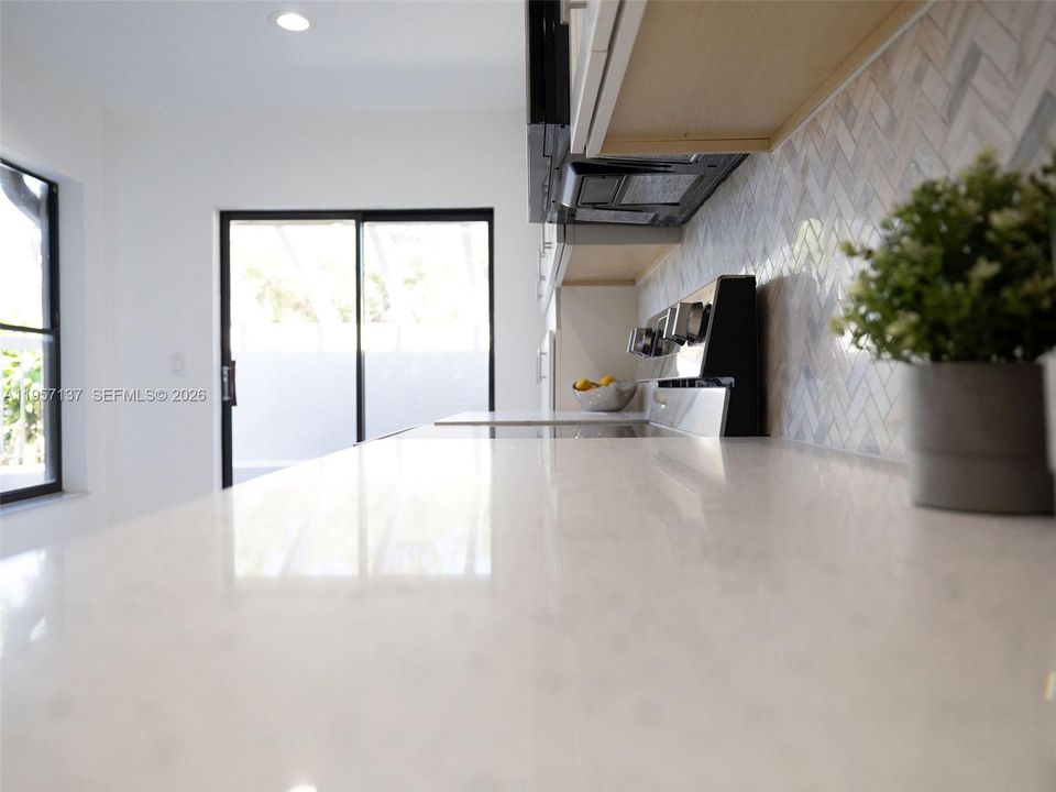 Activo con contrato: $379,000 (2 camas, 2 baños, 1459 Pies cuadrados)