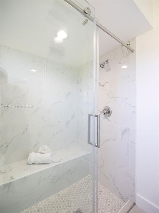 Activo con contrato: $379,000 (2 camas, 2 baños, 1459 Pies cuadrados)