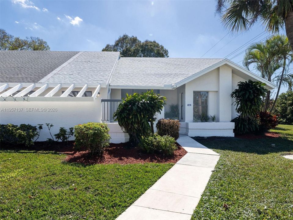 Activo con contrato: $379,000 (2 camas, 2 baños, 1459 Pies cuadrados)