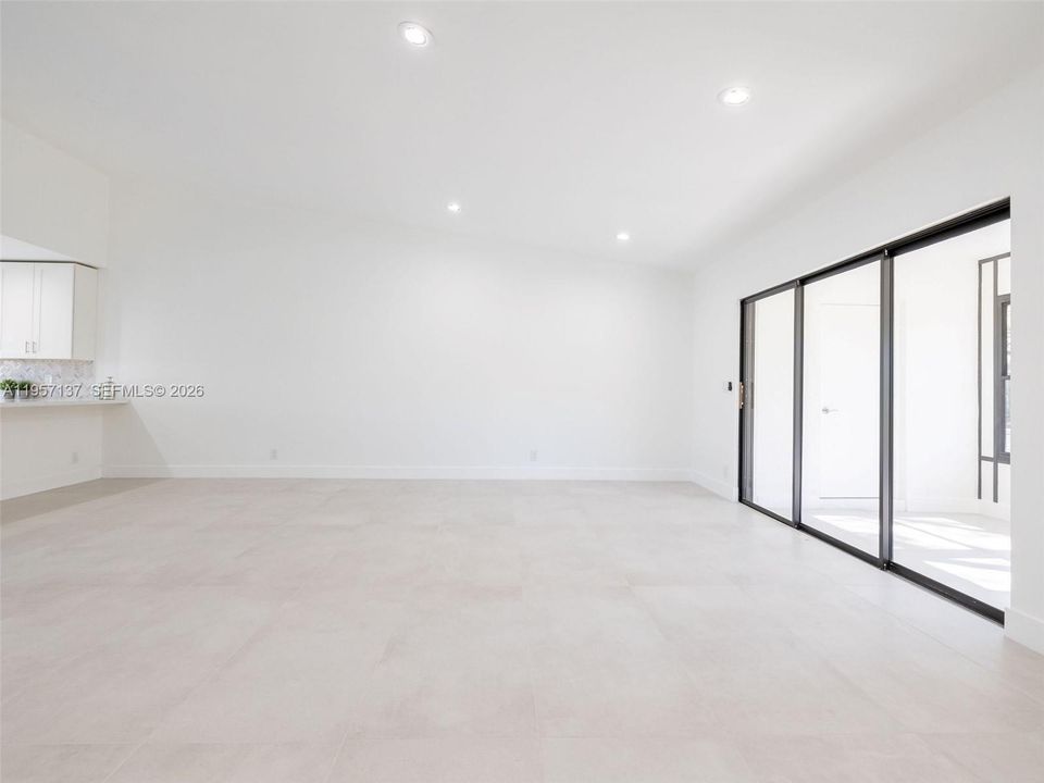 Living/Dining areas adjacent to Florida Room