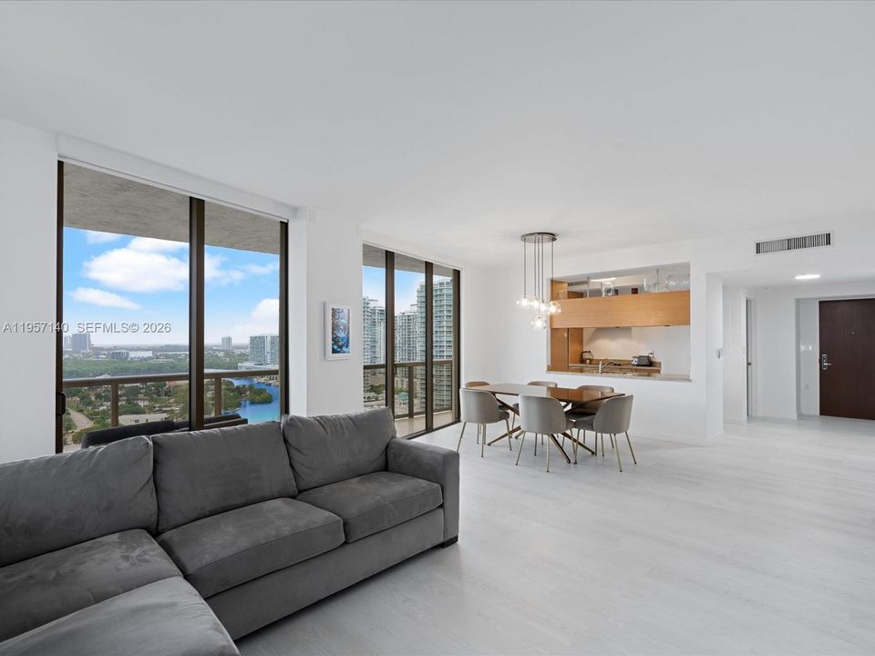 For Sale: $1,190,000 (2 beds, 2 baths, 1342 Square Feet)