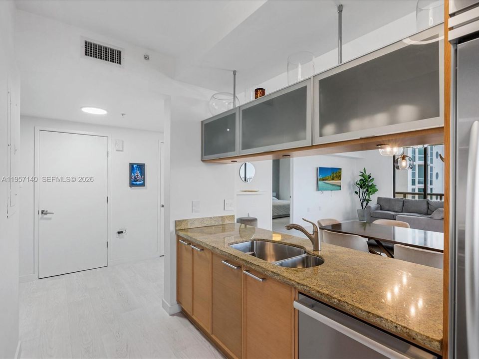 For Sale: $1,190,000 (2 beds, 2 baths, 1342 Square Feet)