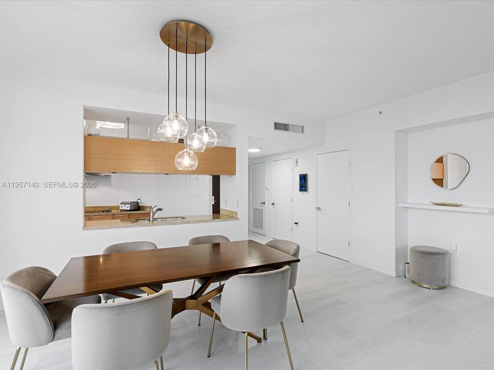 For Sale: $1,190,000 (2 beds, 2 baths, 1342 Square Feet)