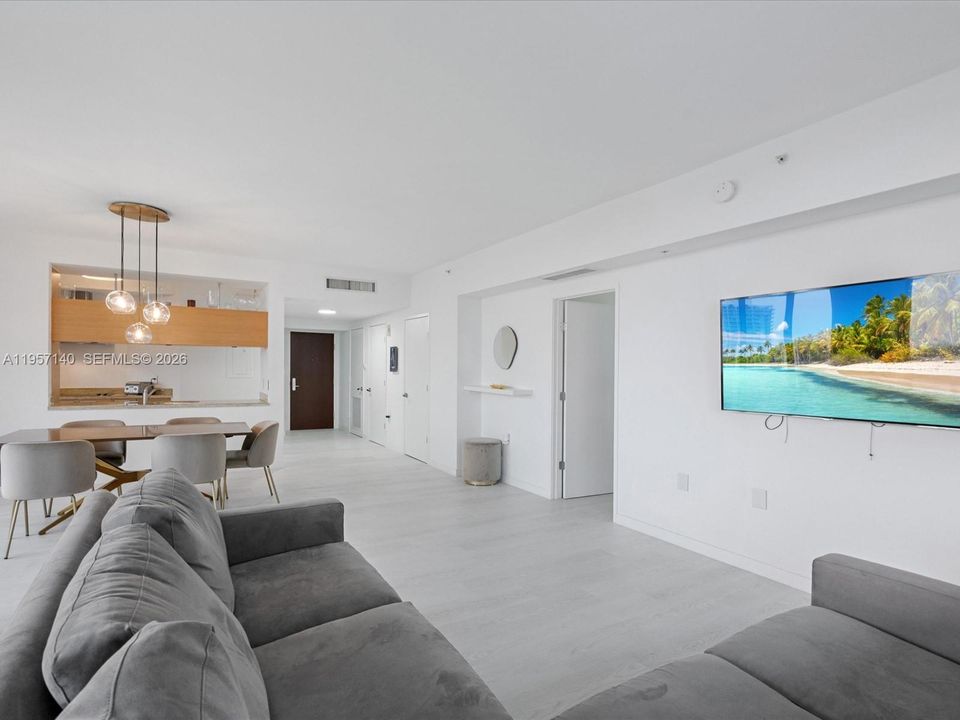 For Sale: $1,190,000 (2 beds, 2 baths, 1342 Square Feet)