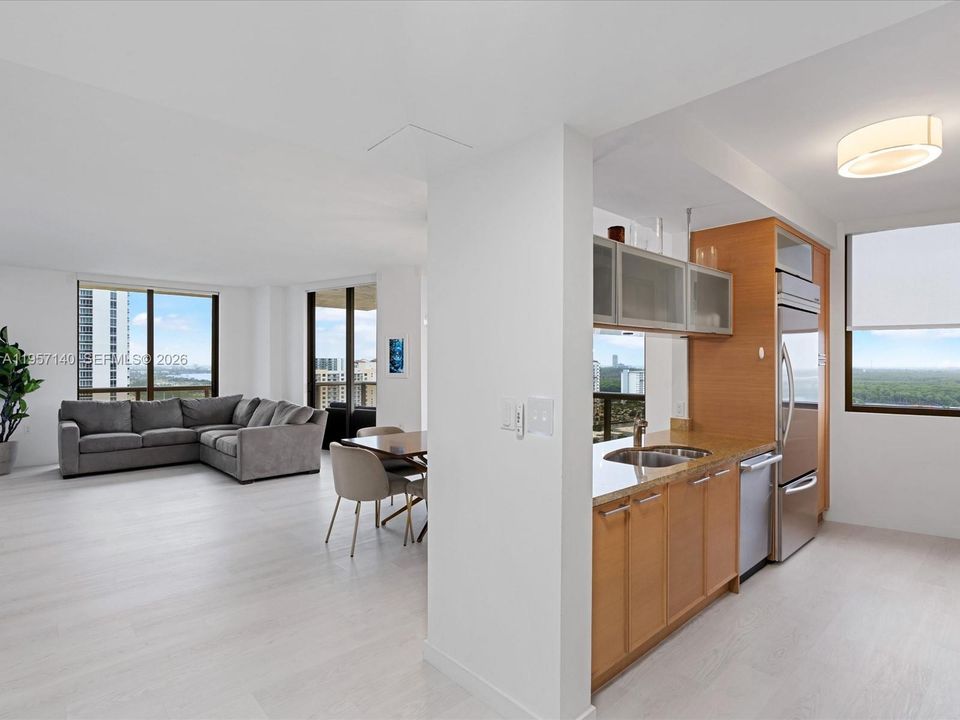 For Sale: $1,190,000 (2 beds, 2 baths, 1342 Square Feet)