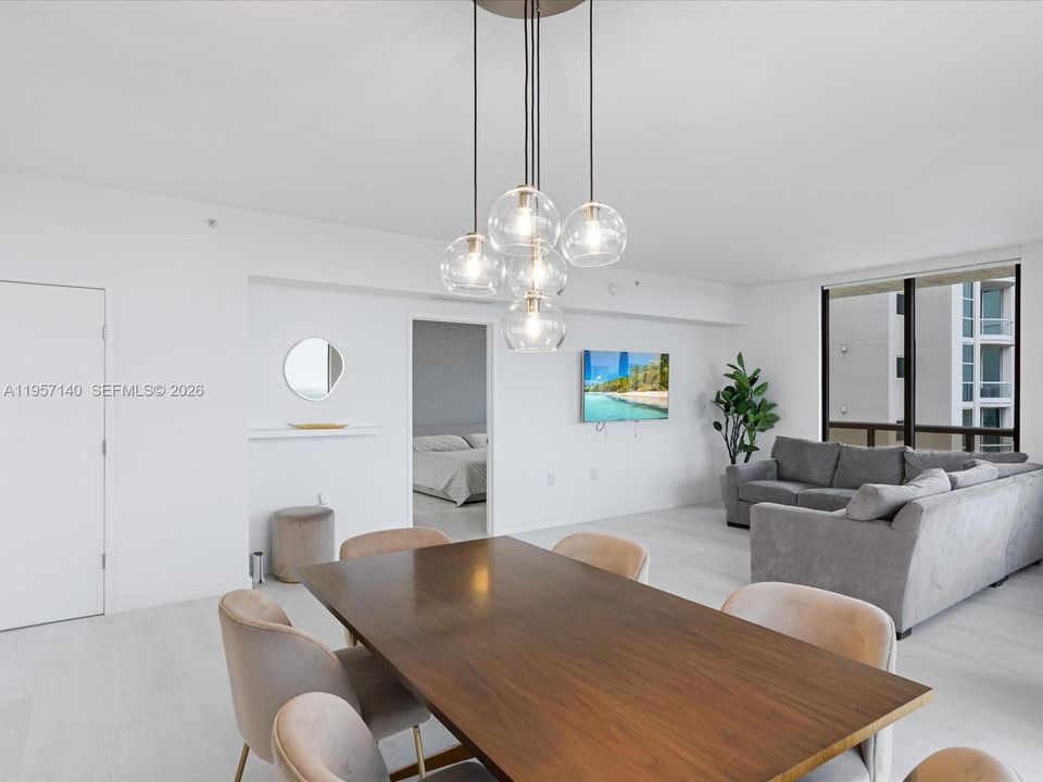 For Sale: $1,190,000 (2 beds, 2 baths, 1342 Square Feet)