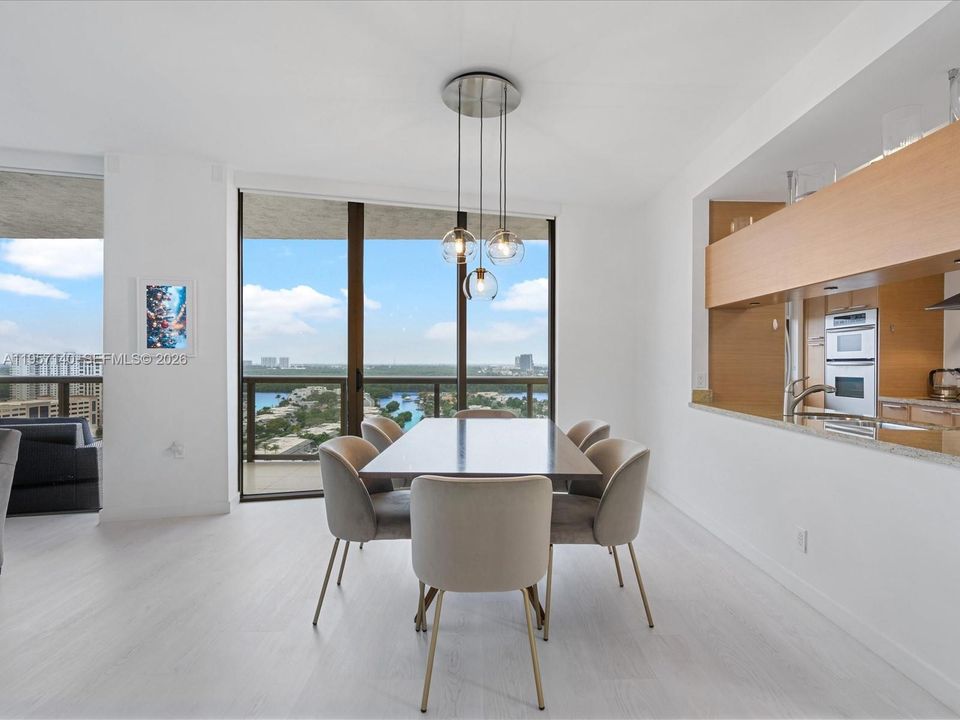 For Sale: $1,190,000 (2 beds, 2 baths, 1342 Square Feet)
