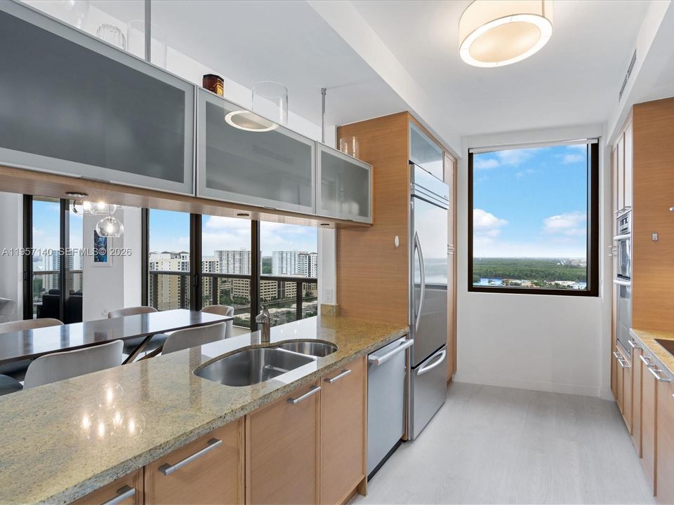 For Sale: $1,190,000 (2 beds, 2 baths, 1342 Square Feet)
