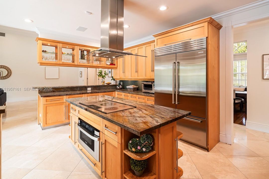 Activo con contrato: $3,950,000 (6 camas, 5 baños, 4695 Pies cuadrados)