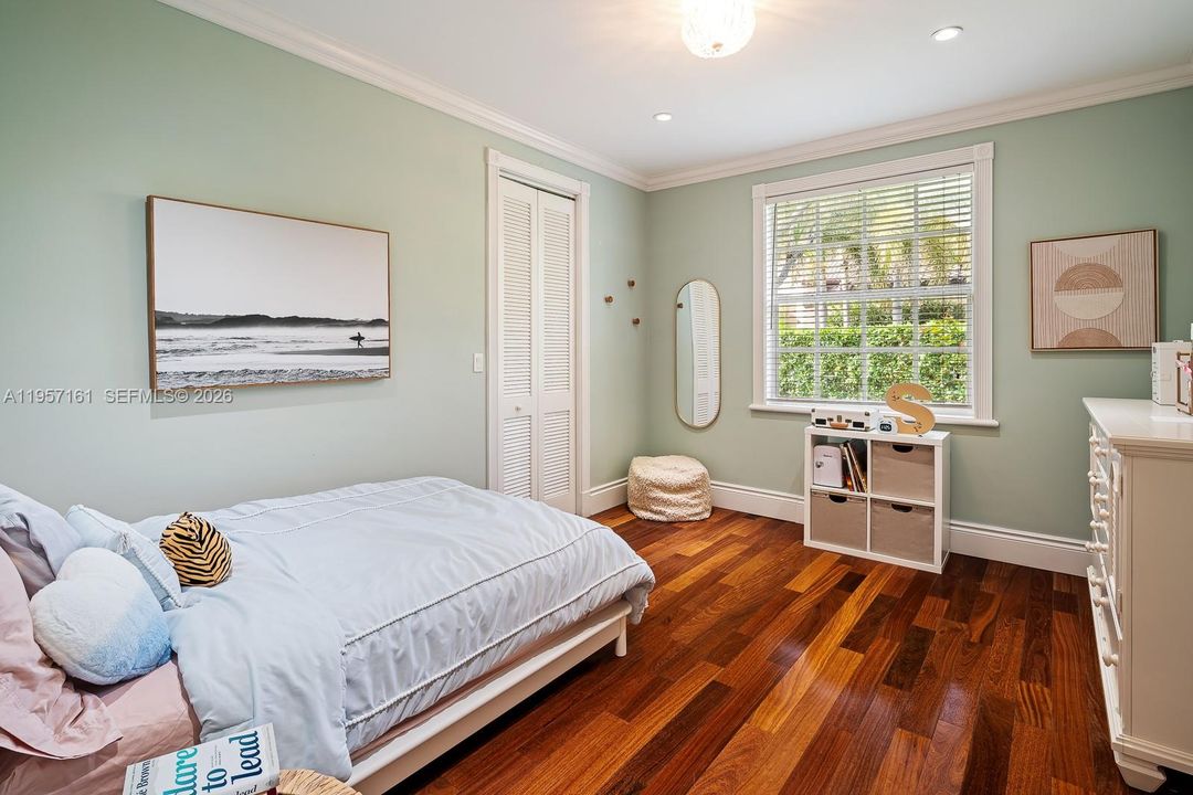 Activo con contrato: $3,950,000 (6 camas, 5 baños, 4695 Pies cuadrados)