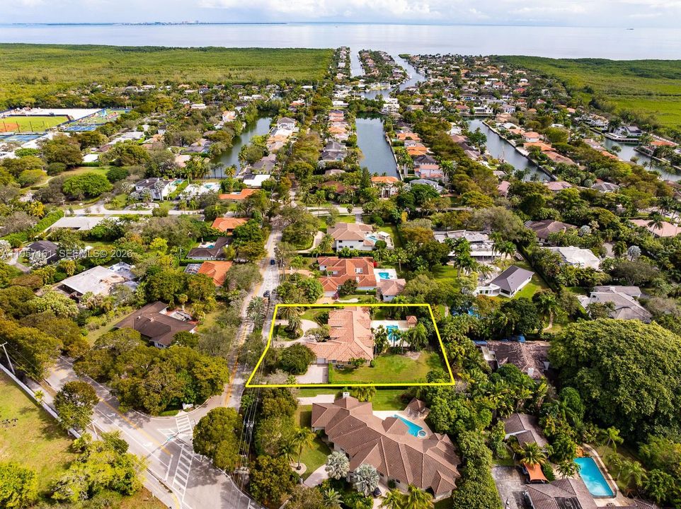 Activo con contrato: $3,950,000 (6 camas, 5 baños, 4695 Pies cuadrados)