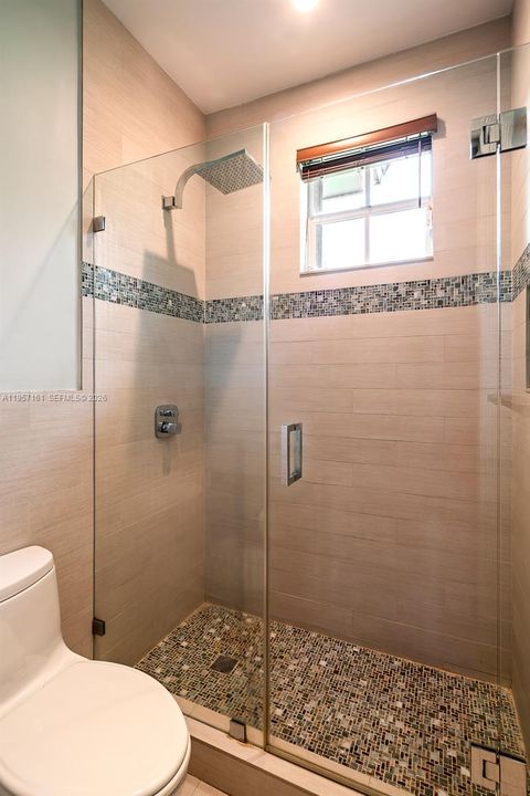 Activo con contrato: $3,950,000 (6 camas, 5 baños, 4695 Pies cuadrados)