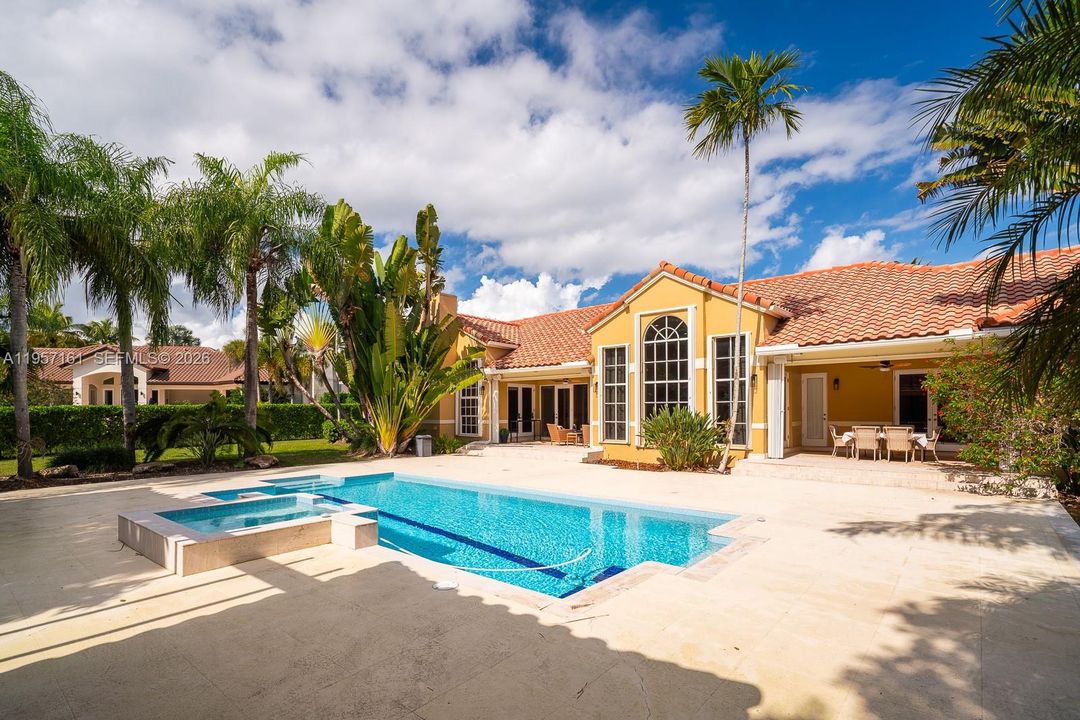 Activo con contrato: $3,950,000 (6 camas, 5 baños, 4695 Pies cuadrados)
