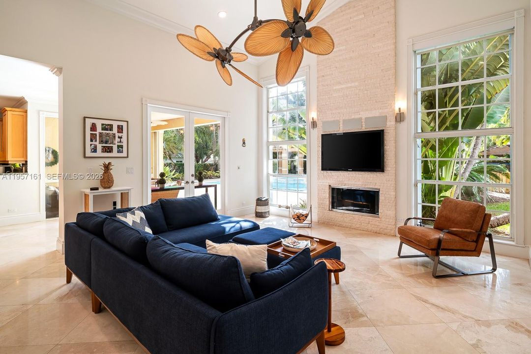 Activo con contrato: $3,950,000 (6 camas, 5 baños, 4695 Pies cuadrados)