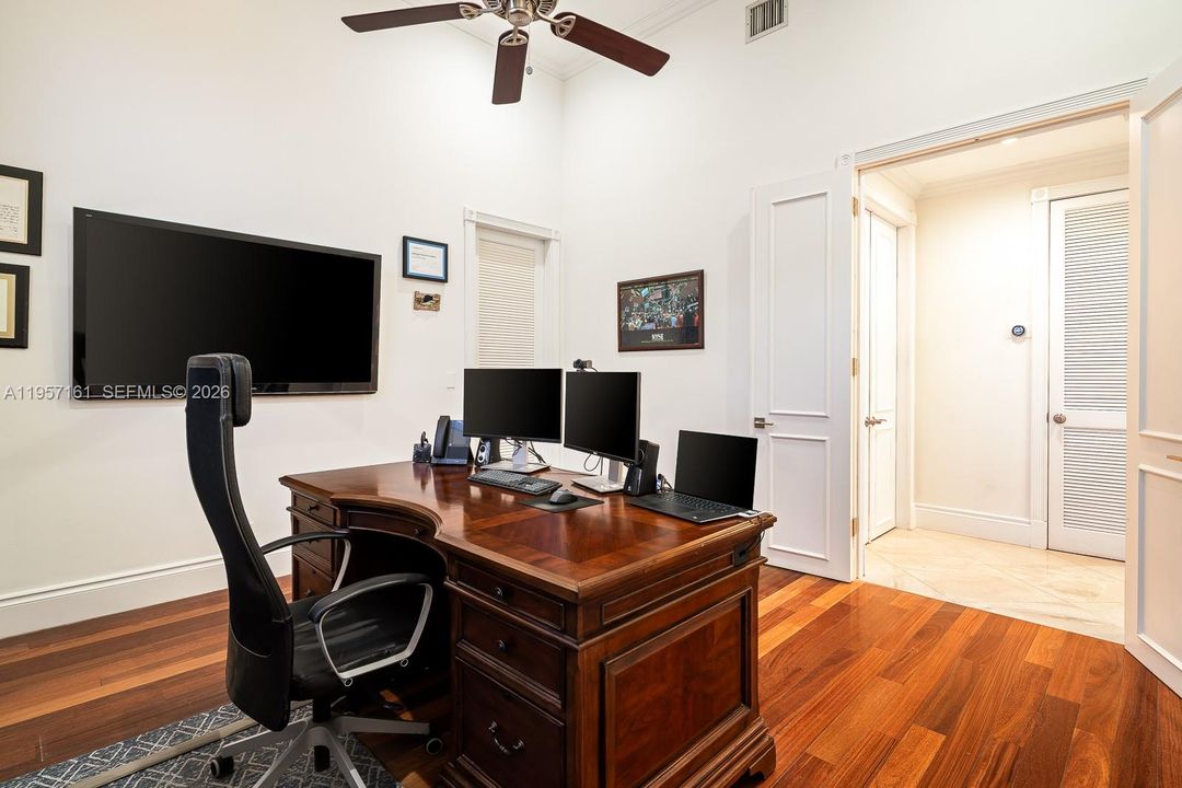 Activo con contrato: $3,950,000 (6 camas, 5 baños, 4695 Pies cuadrados)