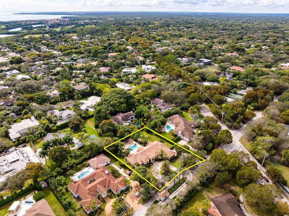 Activo con contrato: $3,950,000 (6 camas, 5 baños, 4695 Pies cuadrados)