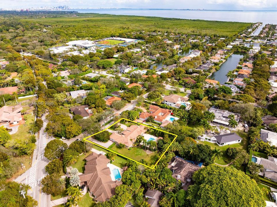 Activo con contrato: $3,950,000 (6 camas, 5 baños, 4695 Pies cuadrados)
