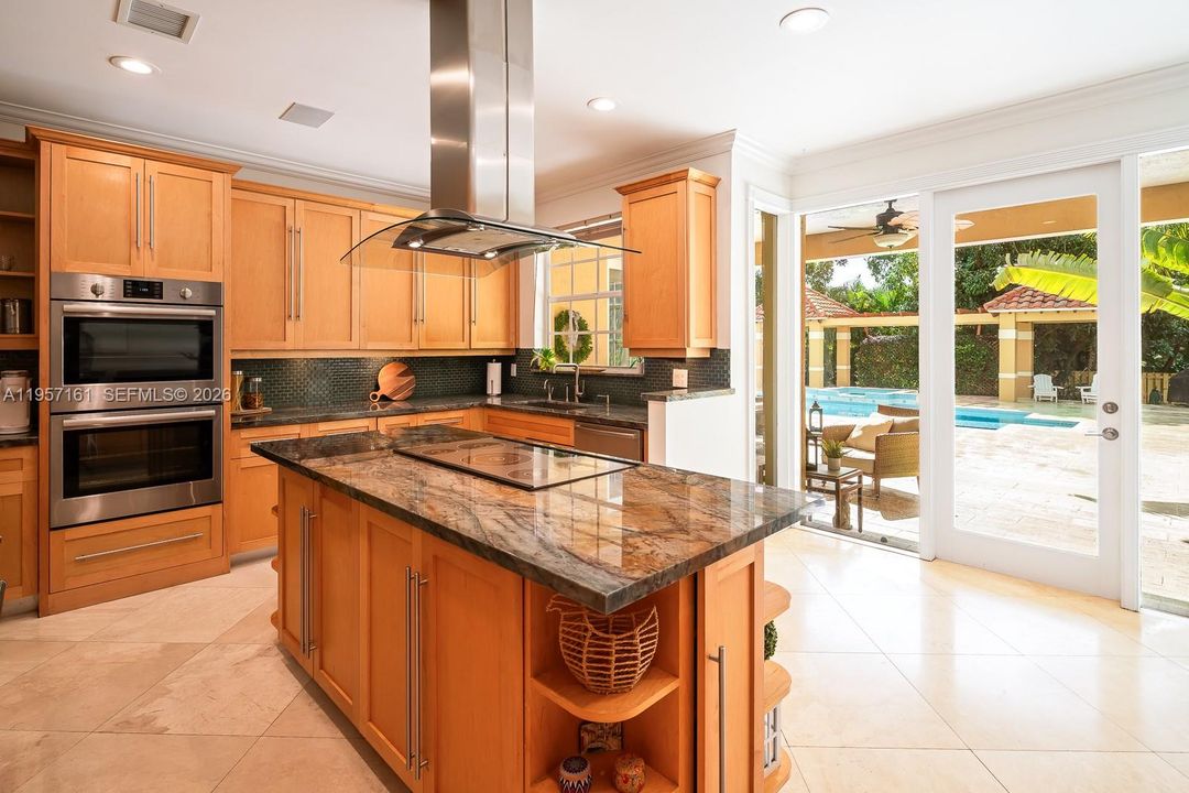 Activo con contrato: $3,950,000 (6 camas, 5 baños, 4695 Pies cuadrados)