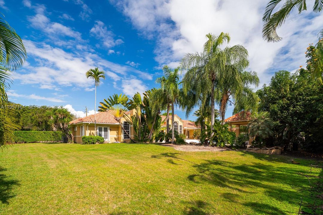 Activo con contrato: $3,950,000 (6 camas, 5 baños, 4695 Pies cuadrados)