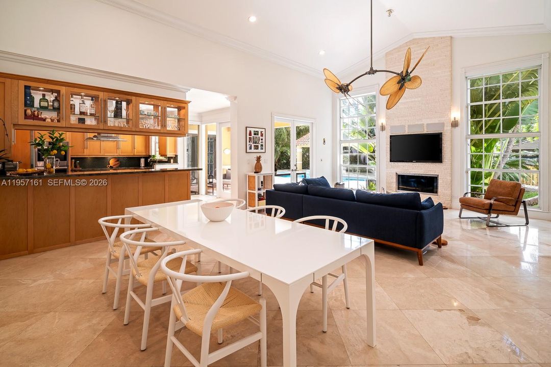 Activo con contrato: $3,950,000 (6 camas, 5 baños, 4695 Pies cuadrados)