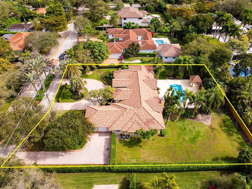 Activo con contrato: $3,950,000 (6 camas, 5 baños, 4695 Pies cuadrados)